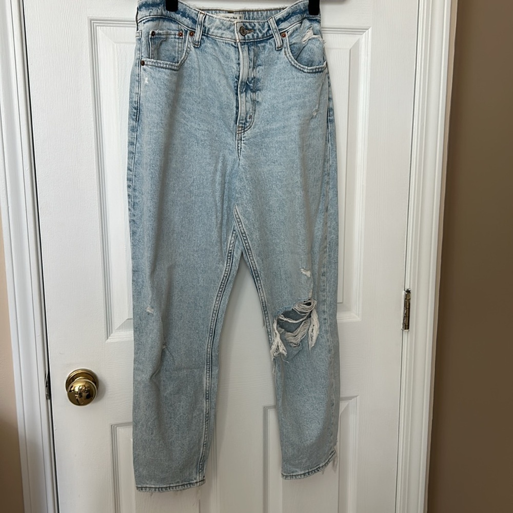 Abercrombie Curve Love Mom High Rise Jean - Destroyed Knee - Size 28/6R - Picture 2 of 4